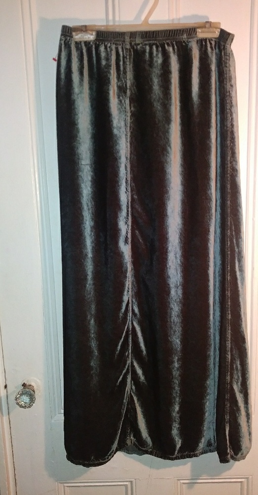 Loose change velour long skirt XL